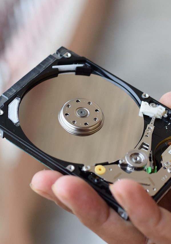 hdd-7880077_1280
